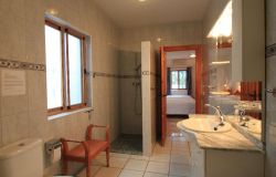 Bad mit Blick zum Schlafzimmer